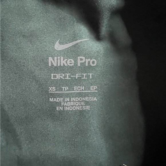 Women’s Size XS Nike Pro Dark Green Sports Bra NWT - Picture 2 of 6